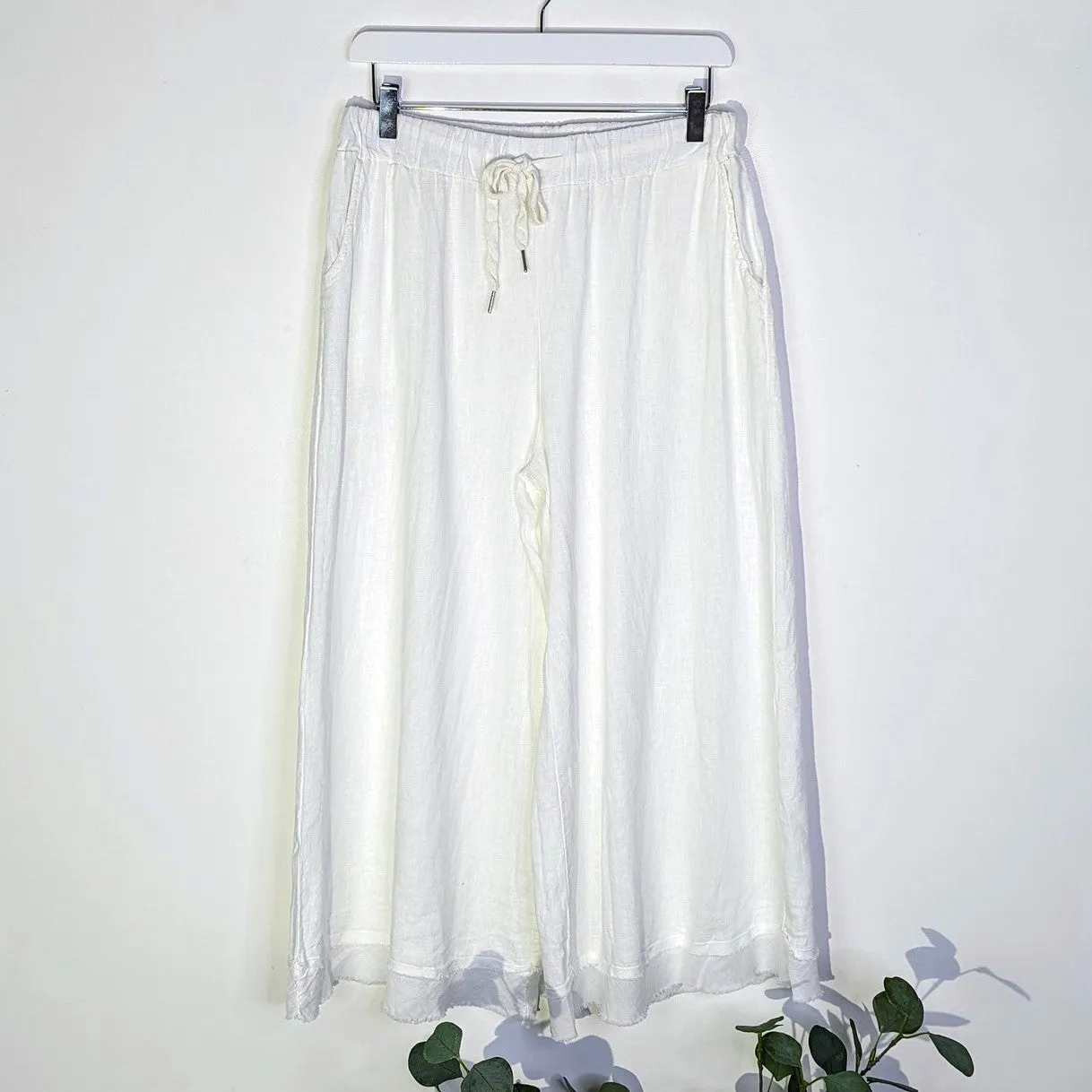 Linen viscose mix cropped straight leg vintage trousers with raw edge detail (M-L)