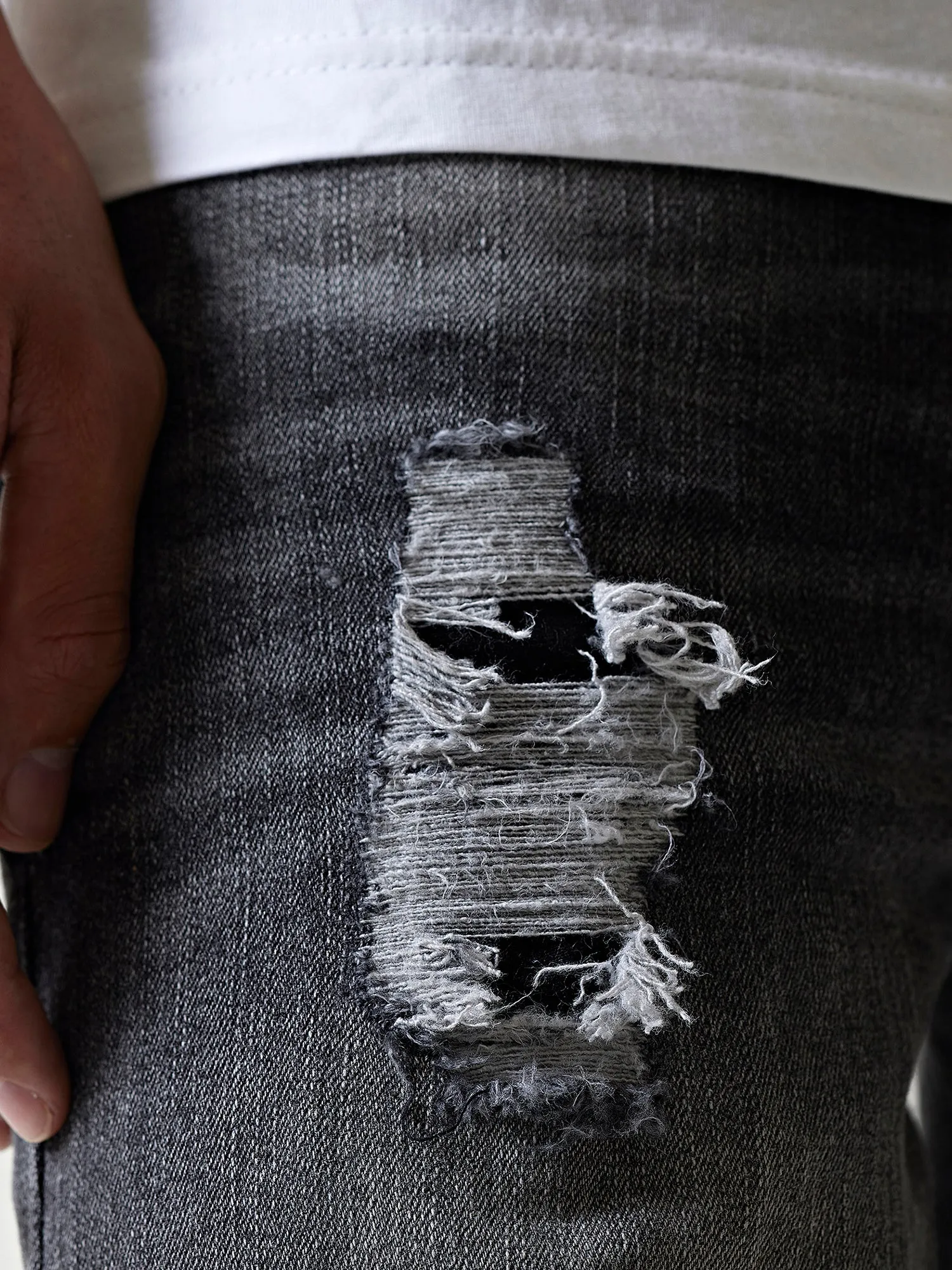 Sustainable Premium Ripped Jeans - Black Slub
